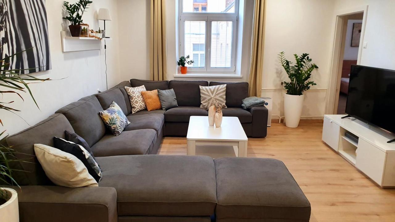 Le Monde Apartment Bratislava - Amazing 5Bdr In Downtown Bagian luar foto