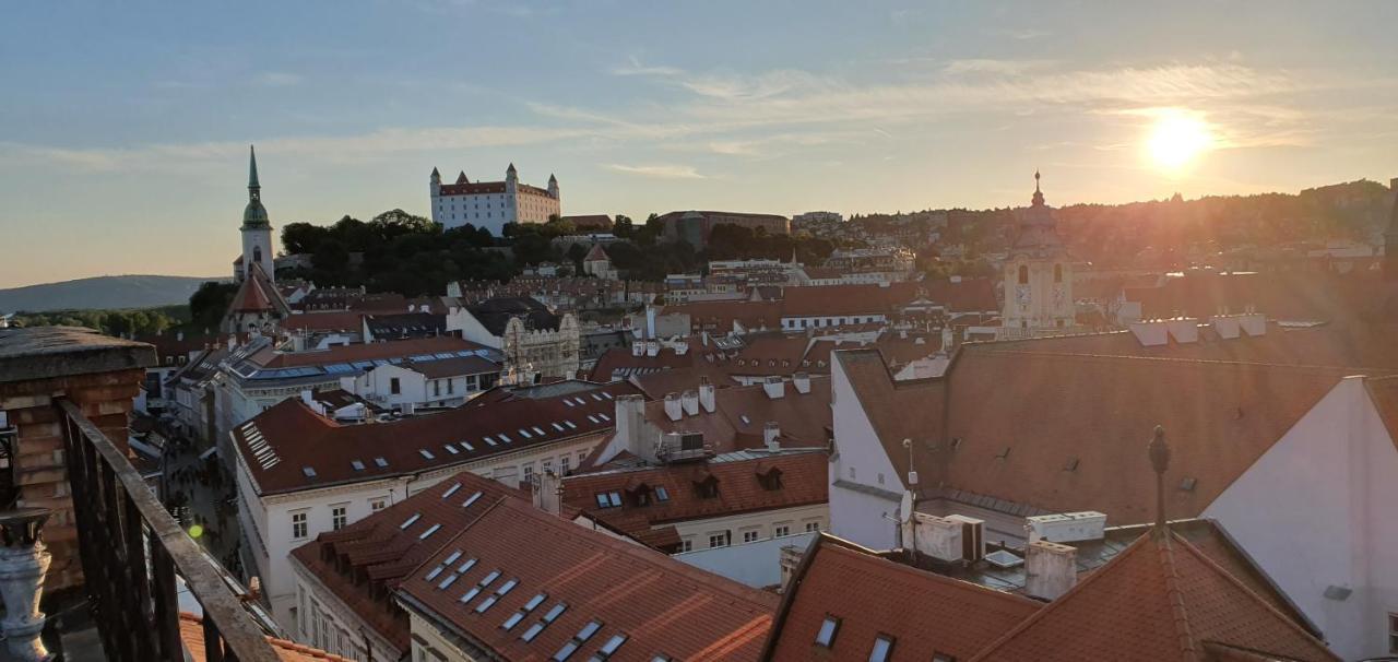 Le Monde Apartment Bratislava - Amazing 5Bdr In Downtown Bagian luar foto