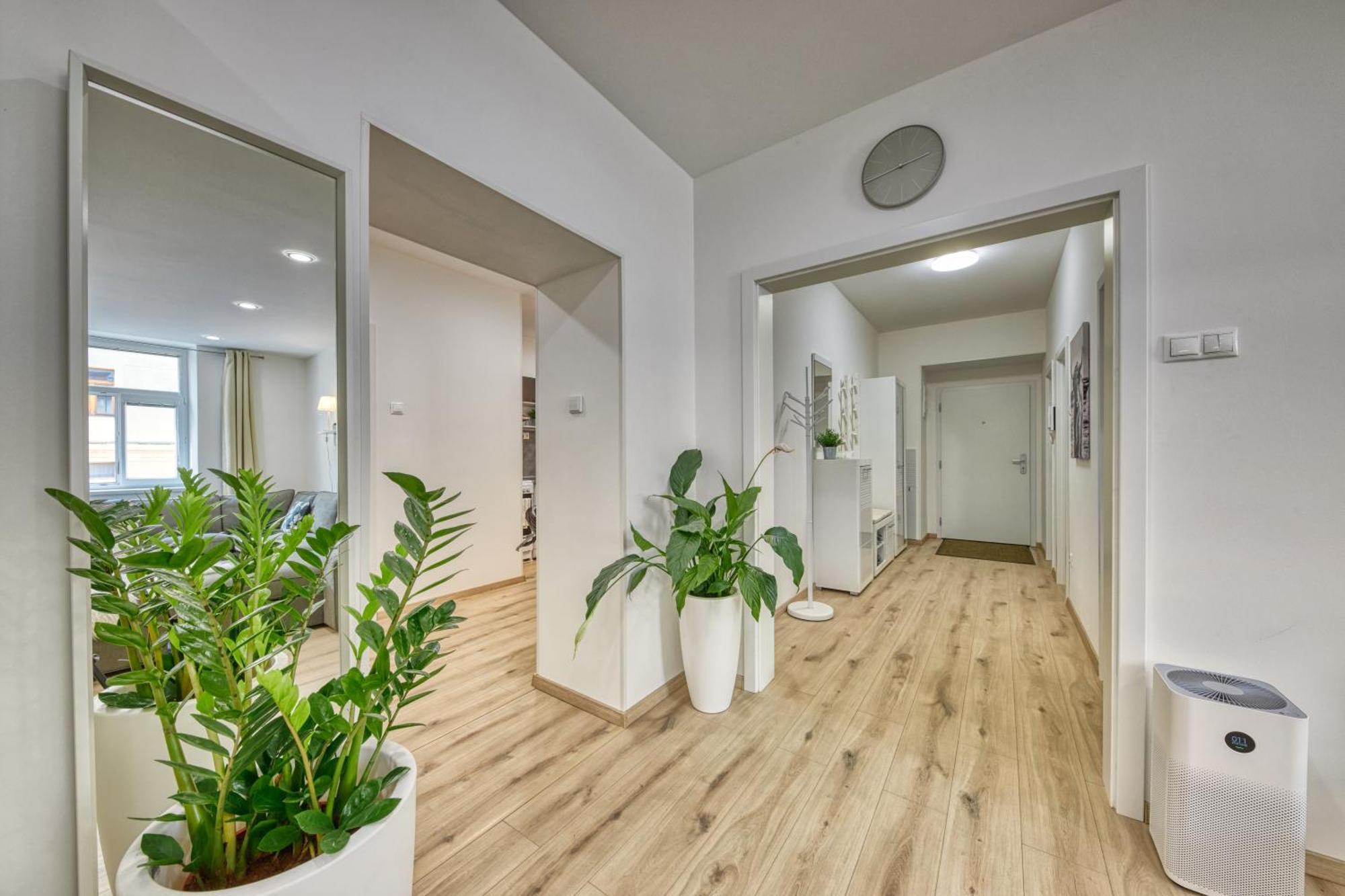 Le Monde Apartment Bratislava - Amazing 5Bdr In Downtown Bagian luar foto