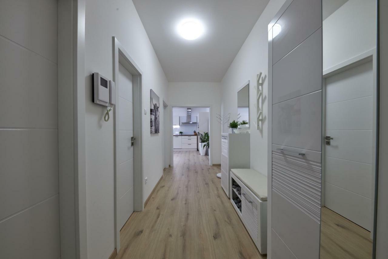 Le Monde Apartment Bratislava - Amazing 5Bdr In Downtown Bagian luar foto