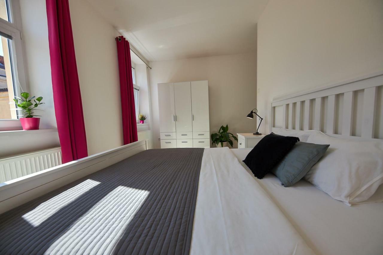 Le Monde Apartment Bratislava - Amazing 5Bdr In Downtown Bagian luar foto